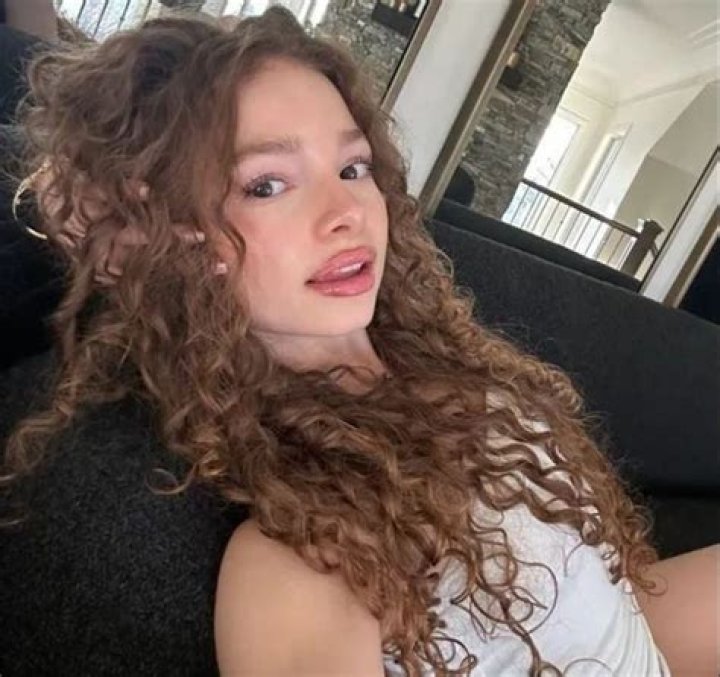 
Allison Zoey (TikTok Star) Biography, Age, Boyfriend, Height, Net Worth 
