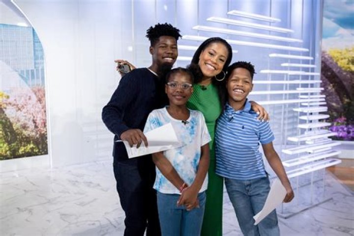 
Annette Jones, Tony Jones Channel 9 Wife Age, Children and Family 