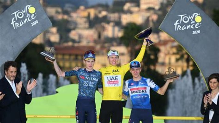 
Hugo Houle is the second Canadian cyclist to win a stage of the Tour de France. Learn about his parents and siblings. 