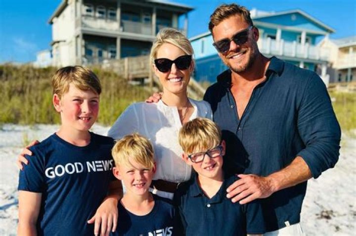 
Is Alan Ritchson Gay? Does Alan Ritchson Have a Wife? 