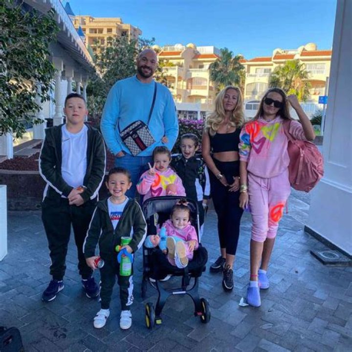 
Is Joe Joyce Related To Tyson Fury? Wife And Family 