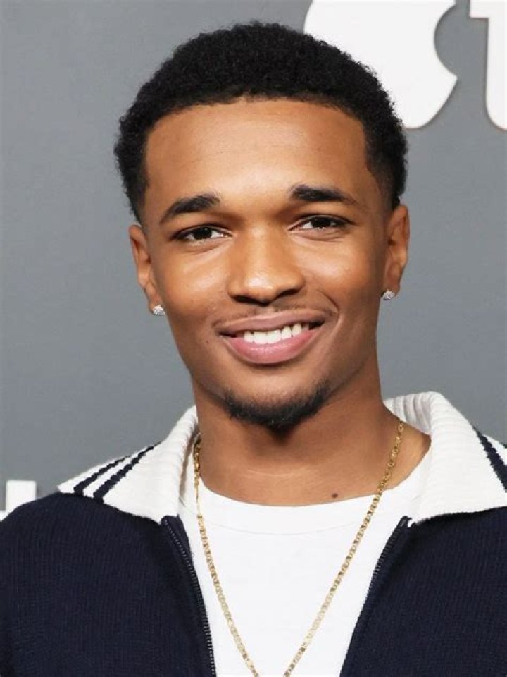 Isaiah Hill Height, Weight, Net Worth, Age, Birthday, Wikipedia, Who, Nationality, Biography