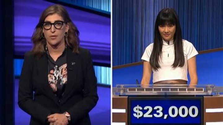 
Jeopardy! Fans criticize host Mayim Bialik after judges intervened to correct her “huge blunder” 