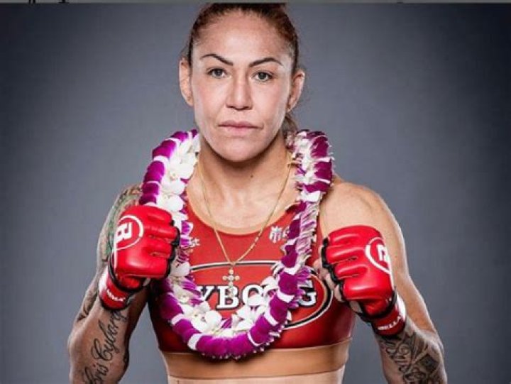 
Meet Cris Cyborg Daughter Gabby Justino, How Old Is She? Father Details 