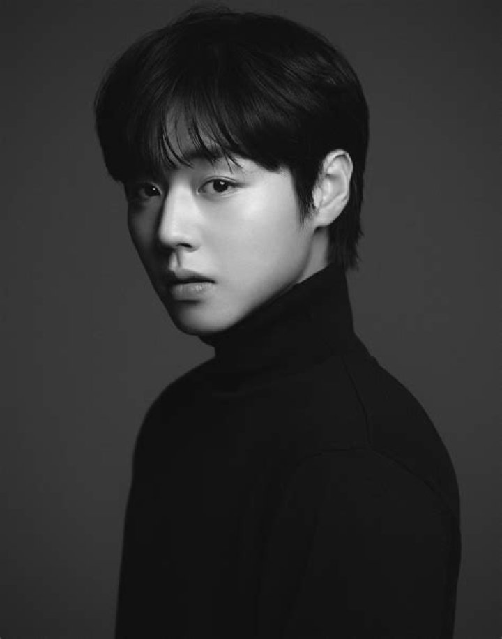 
Park Ji-hoon is reportedly in talks to star in the new drama Bastard 