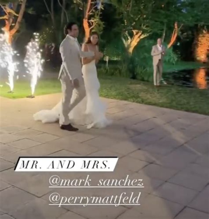 Perry Mattfeld’s Wiki, Husband, Net Worth – She’s NOT Blind
