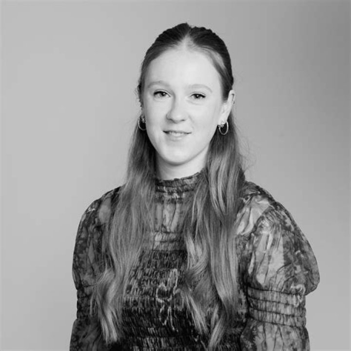 Phoebe Tomlinson Height, Weight, Net Worth, Age, Birthday, Wikipedia, Who, Instagram, Biography