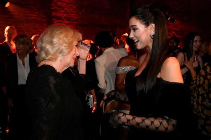 
Queen Camilla Meets Dua Lipa Before Presenting the Prestigious Booker Prize in London 