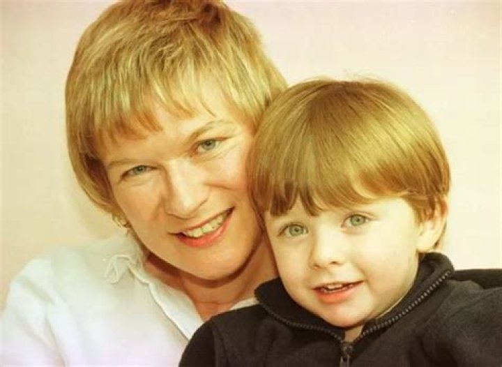 
RTE Eileen Dunne Is Retiring, Meet Her Husband Macdara Ó Fátharta and Family 