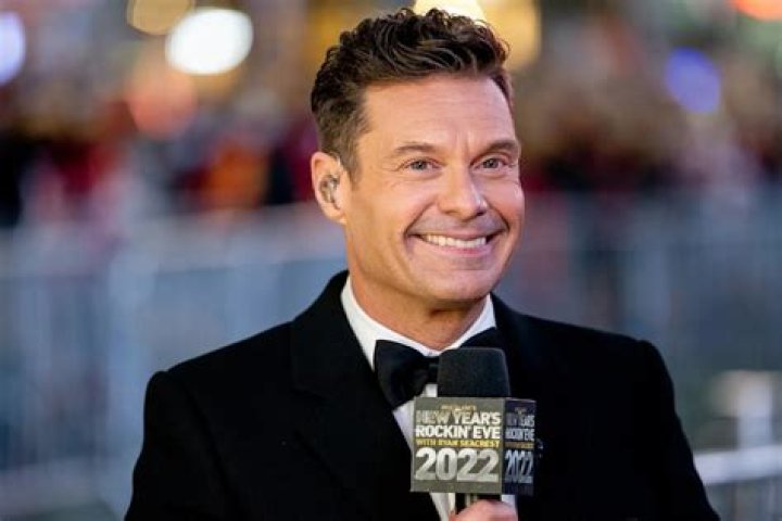 Ryan Seacrest Reveals Holiday Plans, from Spoiling His Niece to Kissing Girlfriend Aubrey Paige on NYE