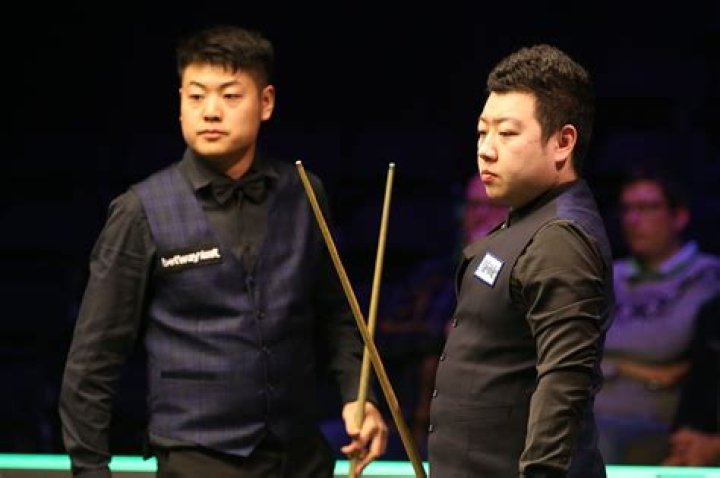 
Snooker Player Liang Wenbo Arrested For Assault – Wife Chen Xuejiao and Son 