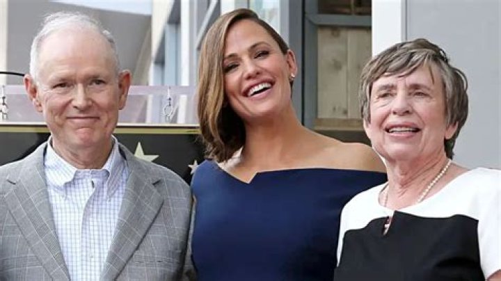
Who Are the parents of Brooke Hammerling? How old is the founder of the New New Thing? 