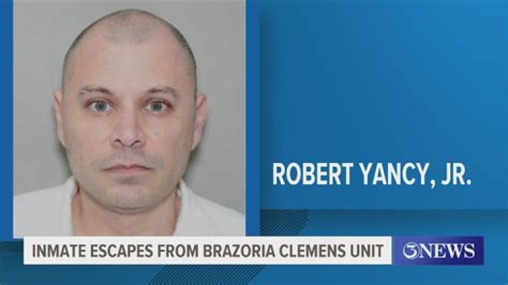 
Who is Robert Yancy Jr.? Manhunt launched for escaped prisoner in Brazoria, Texas 