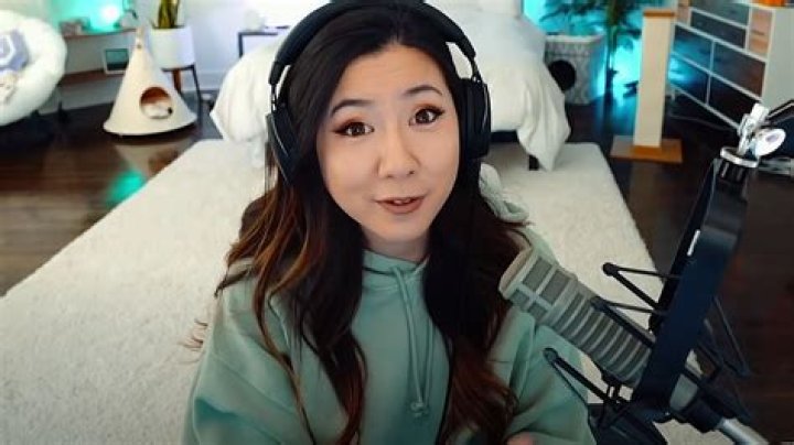 
Who is Twitch streamer Fuslie? Real Name, Age, Net Worth, Dating 